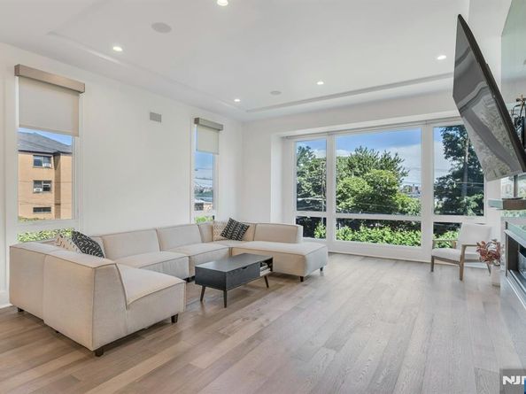 1238 River Road, Edgewater NJ 07020