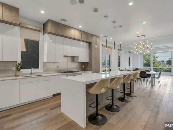 1238 River Road, Edgewater NJ 07020