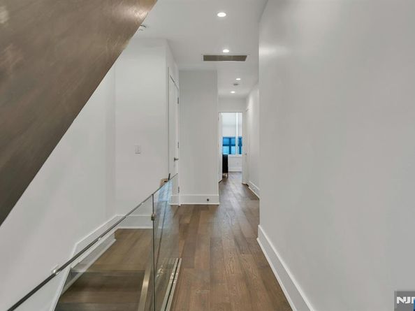 1238 River Road, Edgewater NJ 07020