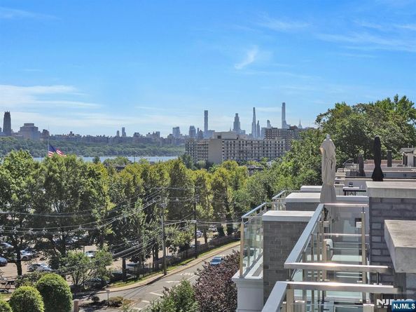 1238 River Road, Edgewater NJ 07020