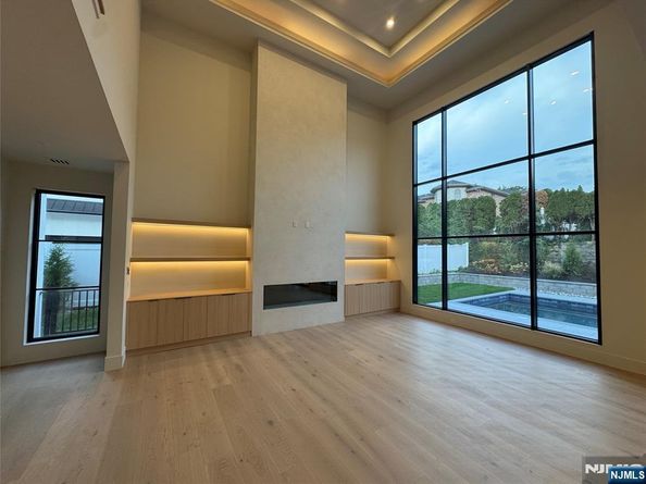 2 Maple Street, Englewood Cliffs NJ 07632