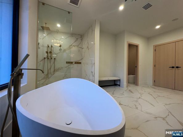2 Maple Street, Englewood Cliffs NJ 07632