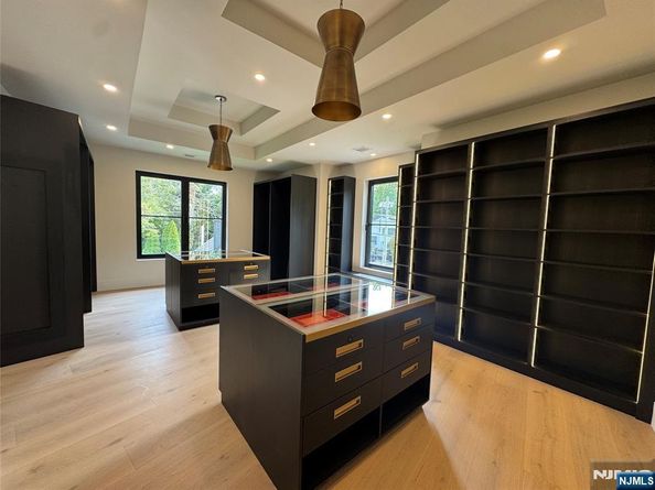 2 Maple Street, Englewood Cliffs NJ 07632