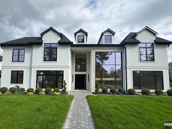 2 Maple Street, Englewood Cliffs NJ 07632