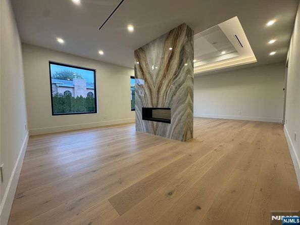 2 Maple Street, Englewood Cliffs NJ 07632