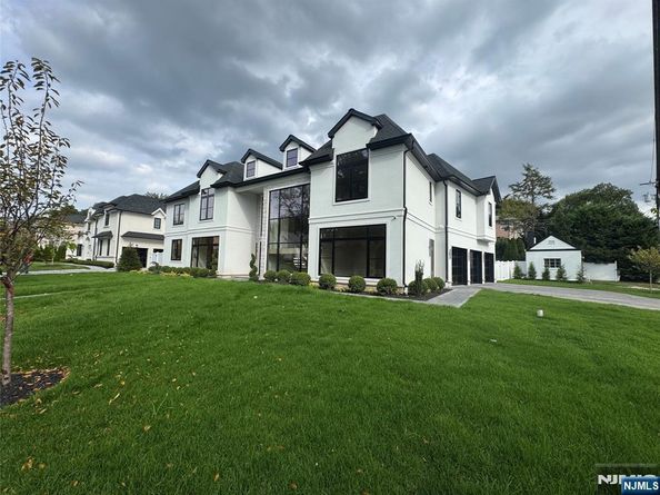 2 Maple Street, Englewood Cliffs NJ 07632