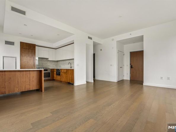 75 Park Lane, Jersey City NJ 07310