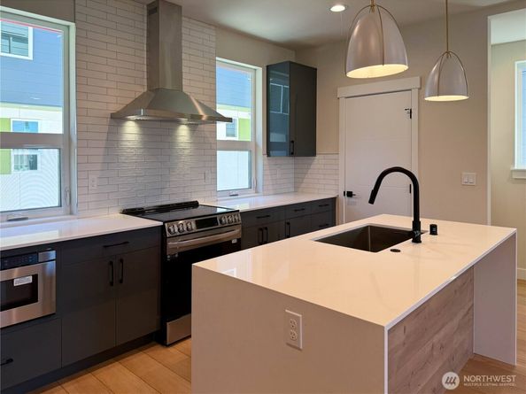 6905 42nd Avenue S C, Seattle WA 98118