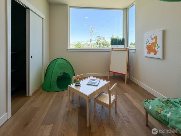 6905 42nd Avenue S C, Seattle WA 98118