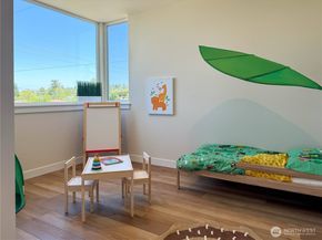 6905 42nd Avenue S C, Seattle WA 98118