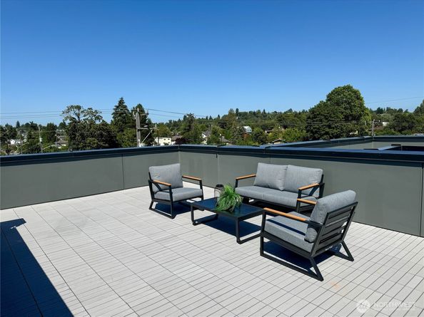 6905 42nd Avenue S C, Seattle WA 98118