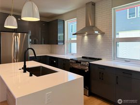 6905 42nd Avenue S C, Seattle WA 98118