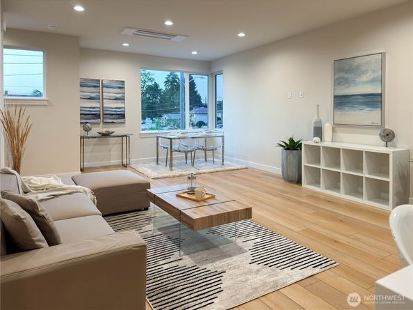 6905 42nd Avenue S C, Seattle WA 98118