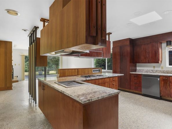 16 Riverview Drive NE, Auburn WA 98002