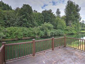 16 Riverview Drive NE, Auburn WA 98002