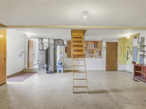 16 Riverview Drive NE, Auburn WA 98002