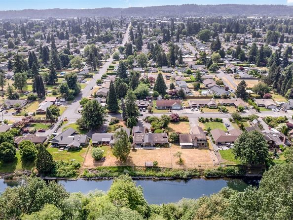 16 Riverview Drive NE, Auburn WA 98002