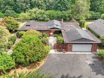 16 Riverview Drive NE