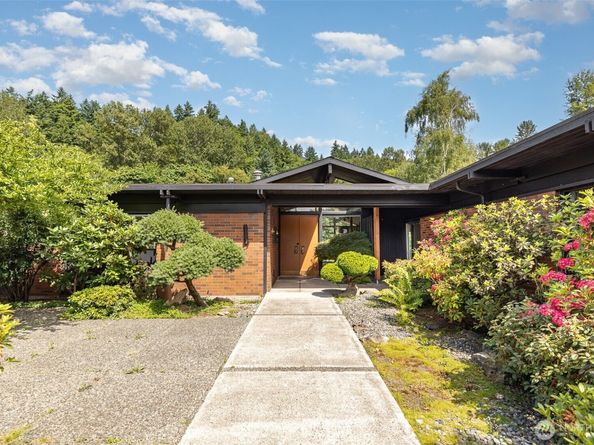 16 Riverview Drive NE, Auburn WA 98002