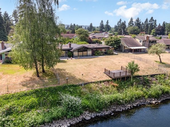 16 Riverview Drive NE, Auburn WA 98002