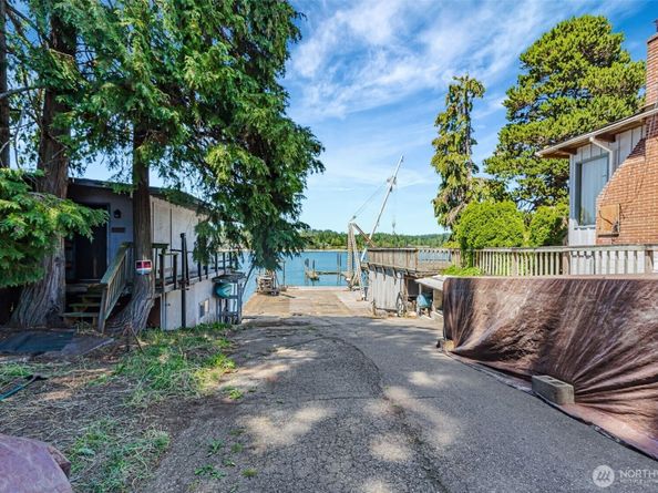 1954 NE Grandview Boulevard, Keyport WA 98345