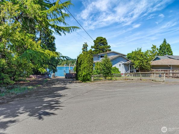 1954 NE Grandview Boulevard, Keyport WA 98345