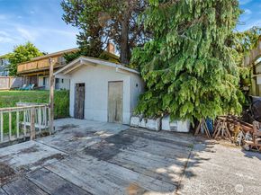 1954 NE Grandview Boulevard, Keyport WA 98345