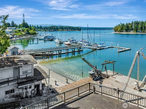 1954 NE Grandview Boulevard, Keyport WA 98345