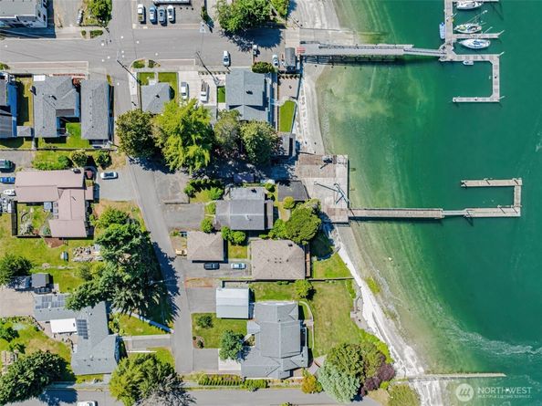 1954 NE Grandview Boulevard, Keyport WA 98345
