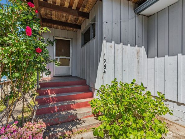 1954 NE Grandview Boulevard, Keyport WA 98345