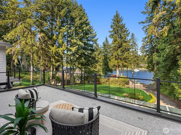 11710 Arrow Point Drive NE, Bainbridge Island WA 98110