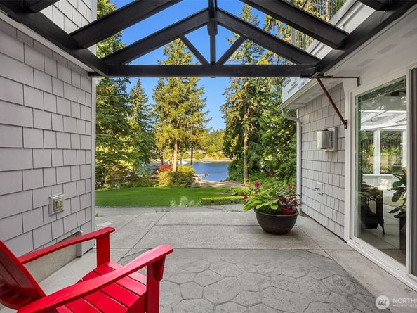 11710 Arrow Point Drive NE, Bainbridge Island WA 98110