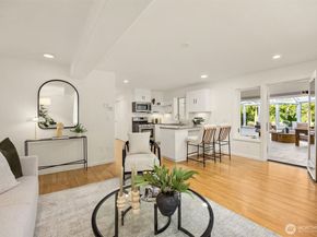 11710 Arrow Point Drive NE, Bainbridge Island WA 98110