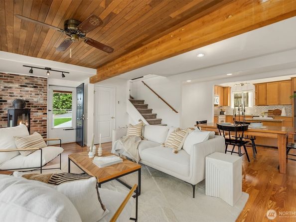 11710 Arrow Point Drive NE, Bainbridge Island WA 98110