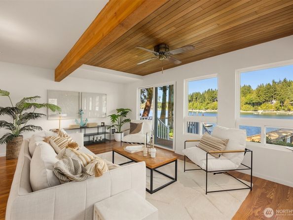 11710 Arrow Point Drive NE, Bainbridge Island WA 98110