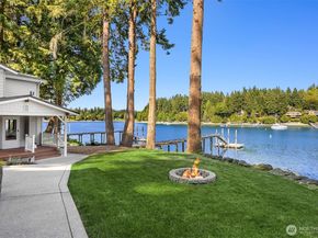 11710 Arrow Point Drive NE, Bainbridge Island WA 98110