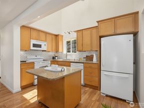 11710 Arrow Point Drive NE, Bainbridge Island WA 98110