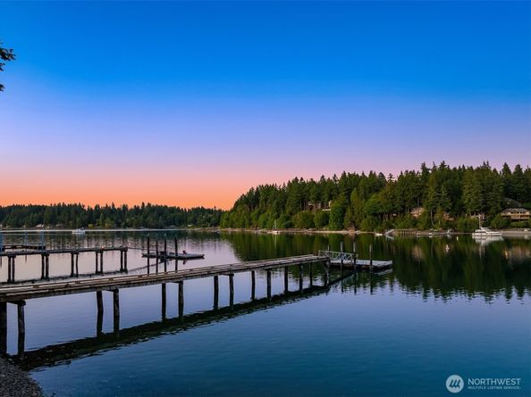 11710 Arrow Point Drive NE, Bainbridge Island WA 98110