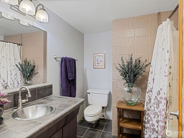 8814 Earl Avenue NW, Seattle WA 98117