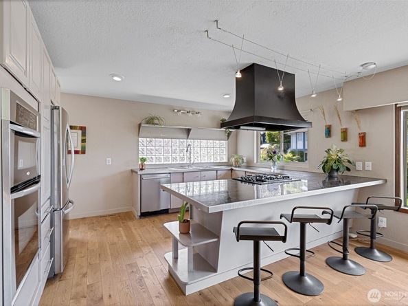 8814 Earl Avenue NW, Seattle WA 98117