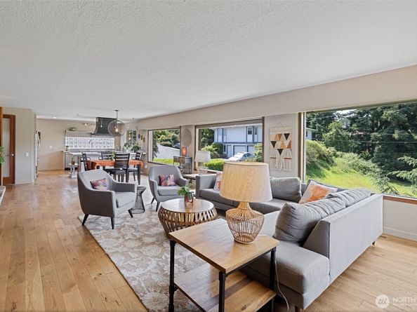 8814 Earl Avenue NW, Seattle WA 98117