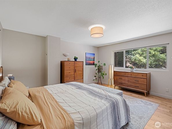 8814 Earl Avenue NW, Seattle WA 98117