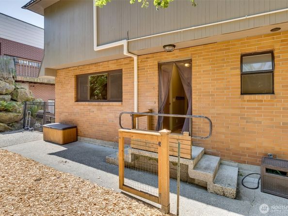 8814 Earl Avenue NW, Seattle WA 98117
