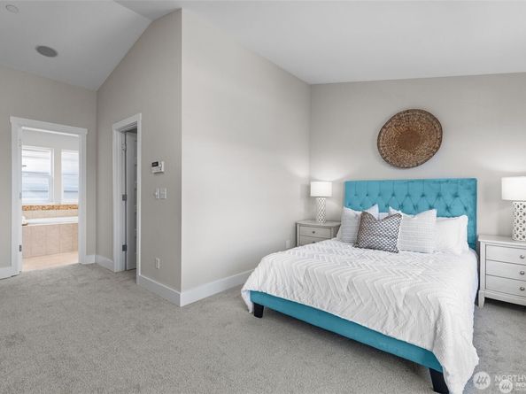 31 Etruria Street B, Seattle WA 98109