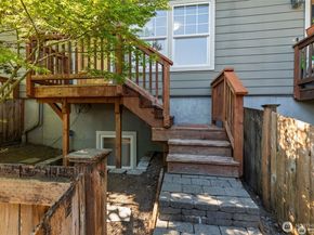 31 Etruria Street B, Seattle WA 98109