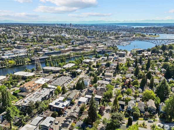 31 Etruria Street B, Seattle WA 98109