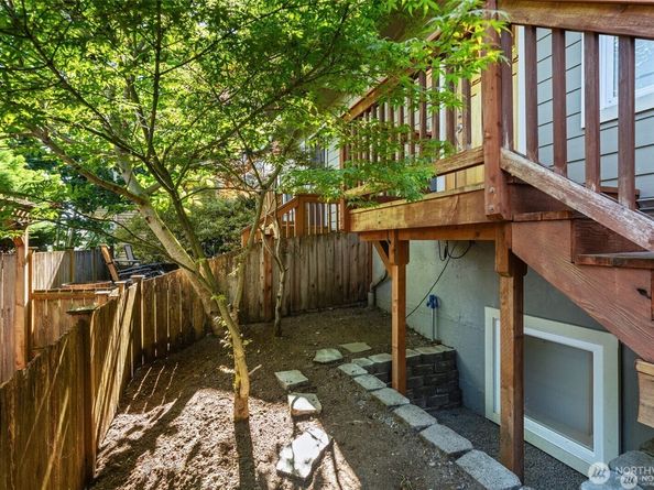 31 Etruria Street B, Seattle WA 98109