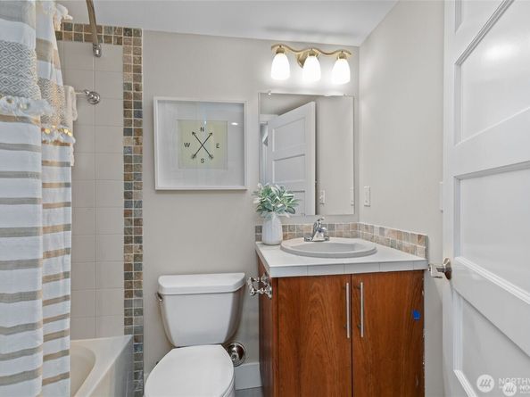 31 Etruria Street B, Seattle WA 98109