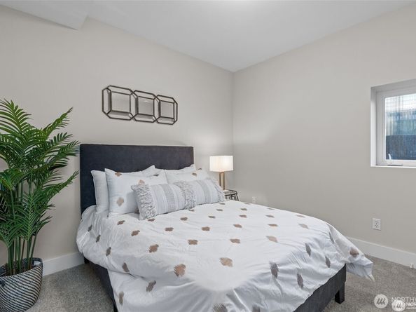 31 Etruria Street B, Seattle WA 98109
