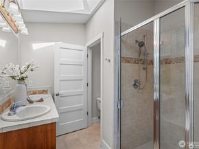 31 Etruria Street B, Seattle WA 98109